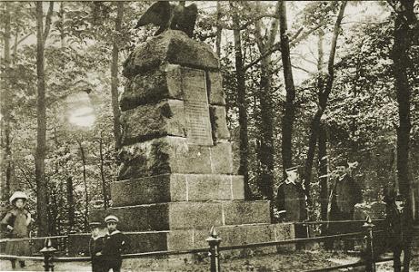Oliwa - Pomnik królowej Luizy na wzgórzu jej imienia w okolicy góry Pachołek Karlsberg..jpg